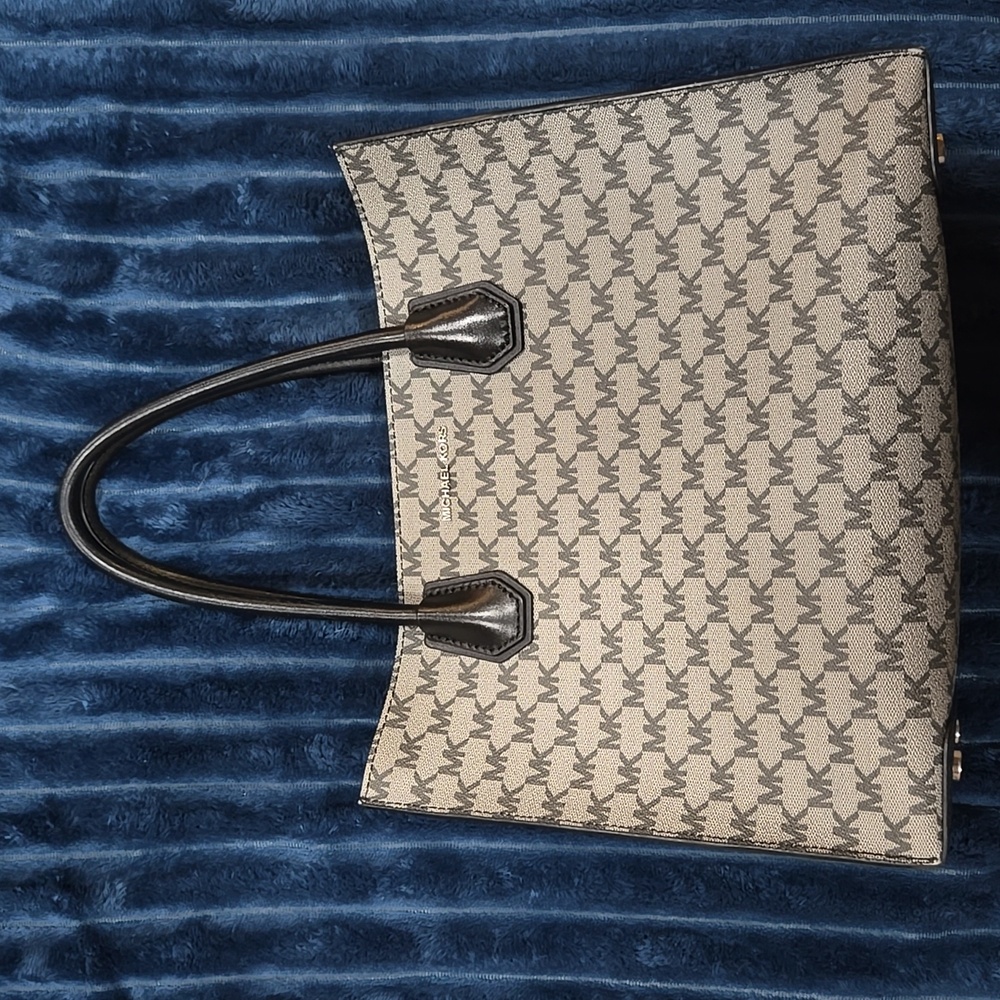 Authentic Michael Kors tote!